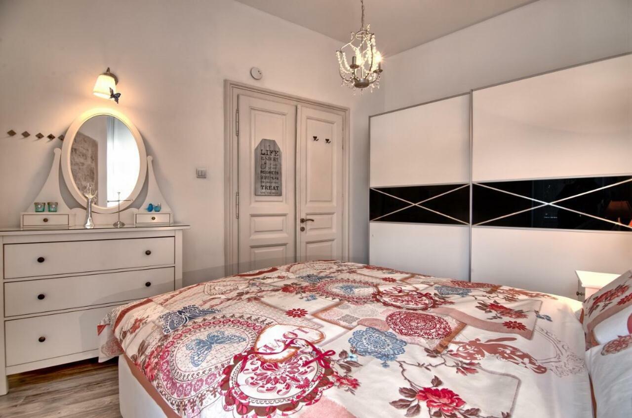 Luxury With Sea View Apartment พูลา ภายนอก รูปภาพ
